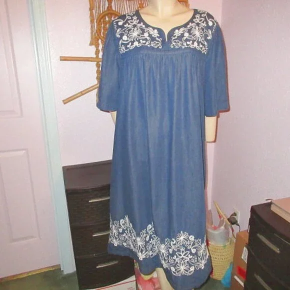 Go Softly Denim Dress Size 3X Pockets Embroidered Tradwife Cottage House Casual - Picture 1 of 10